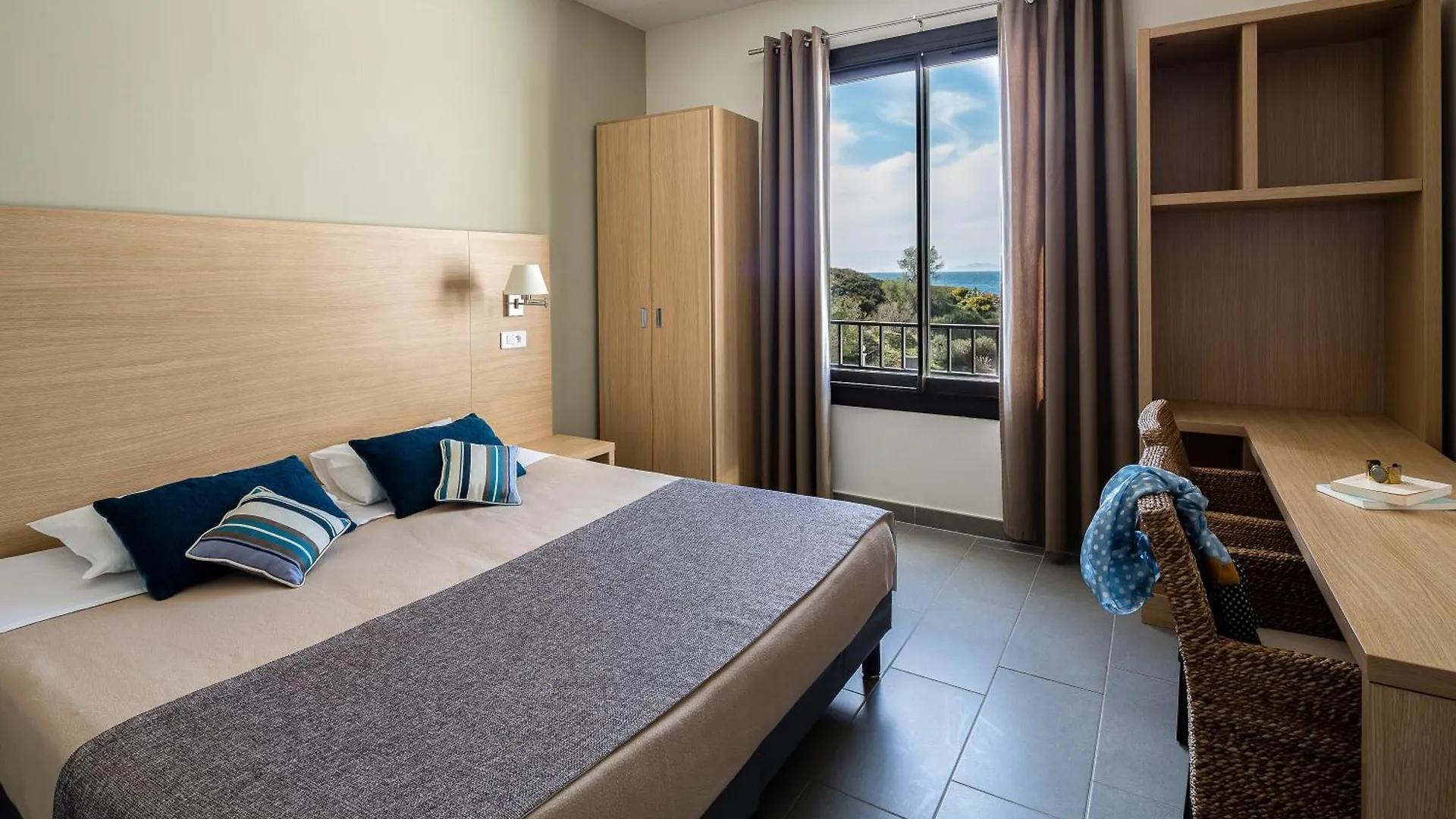 Aparthotel Les Appartements De L'Helios - Ile Des Embiez Six-Fours-les-Plages France